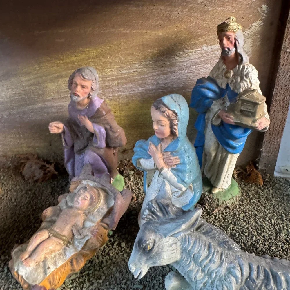 Vintage Italian Wood Nativity Scene Creche Stable w Fixed Hand Painted Figurines
